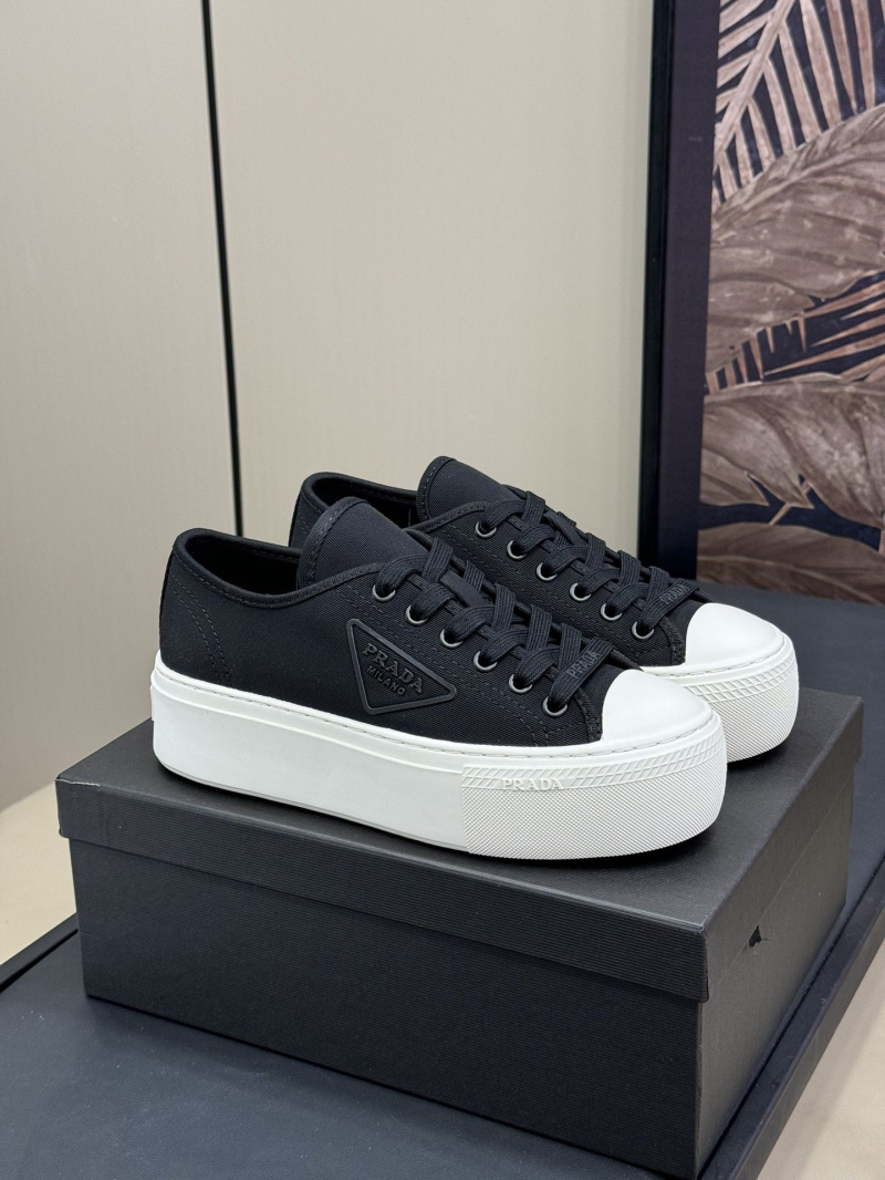 Pra*a casual shoes